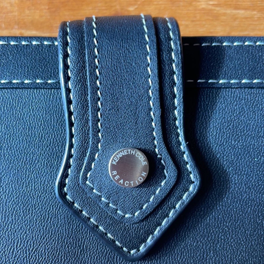 Kenneth Cole Wallet - Picture 2 of 4